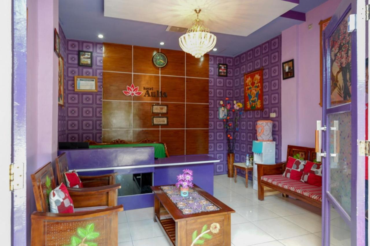 Reddoorz @ Hotel Aulia Majene Екстер'єр фото