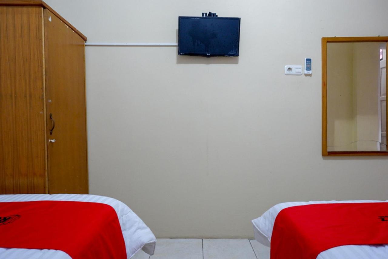 Reddoorz @ Hotel Aulia Majene Екстер'єр фото
