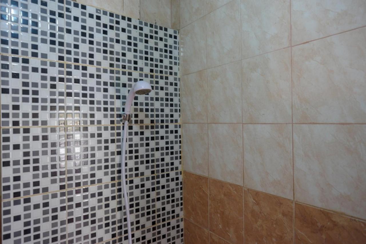 Reddoorz @ Hotel Aulia Majene Екстер'єр фото