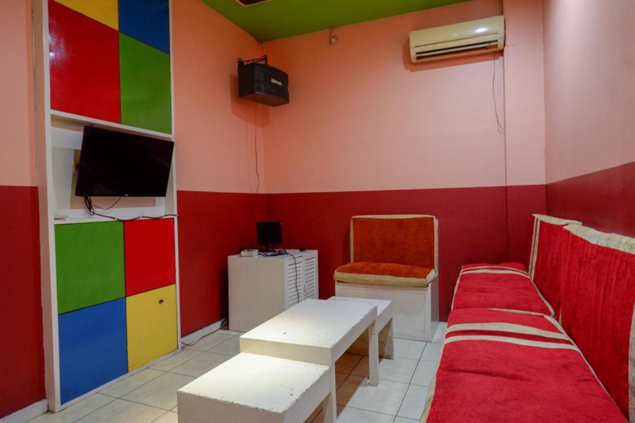Reddoorz @ Hotel Aulia Majene Екстер'єр фото