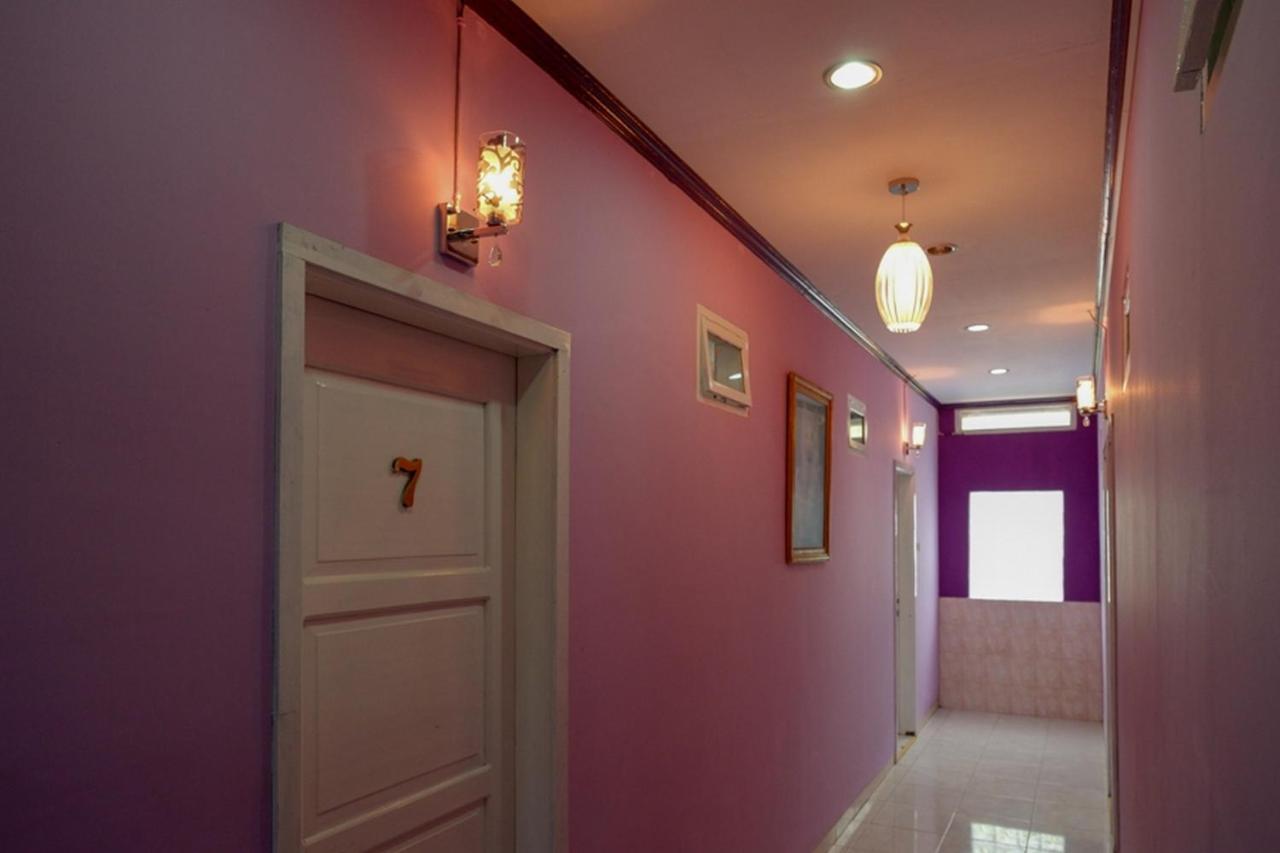 Reddoorz @ Hotel Aulia Majene Екстер'єр фото