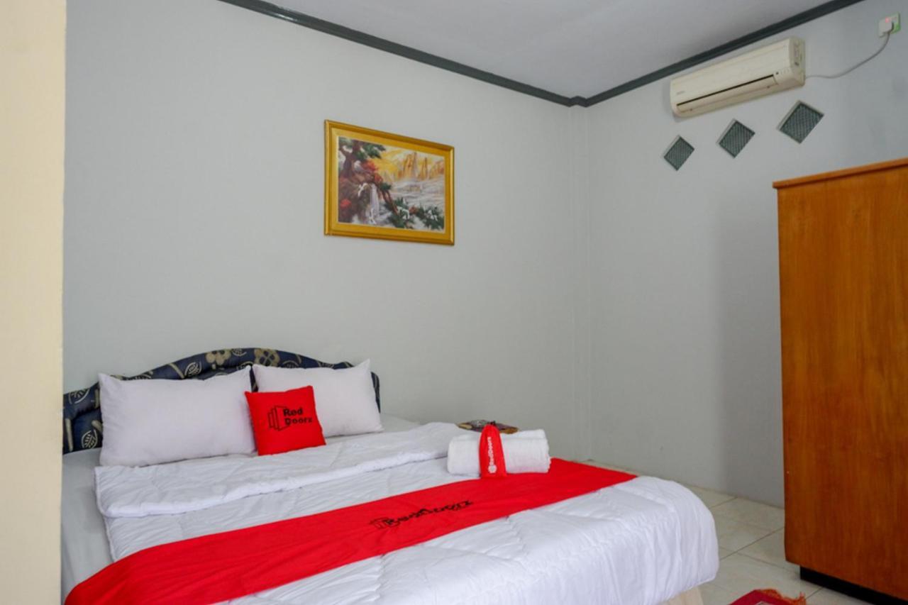 Reddoorz @ Hotel Aulia Majene Екстер'єр фото