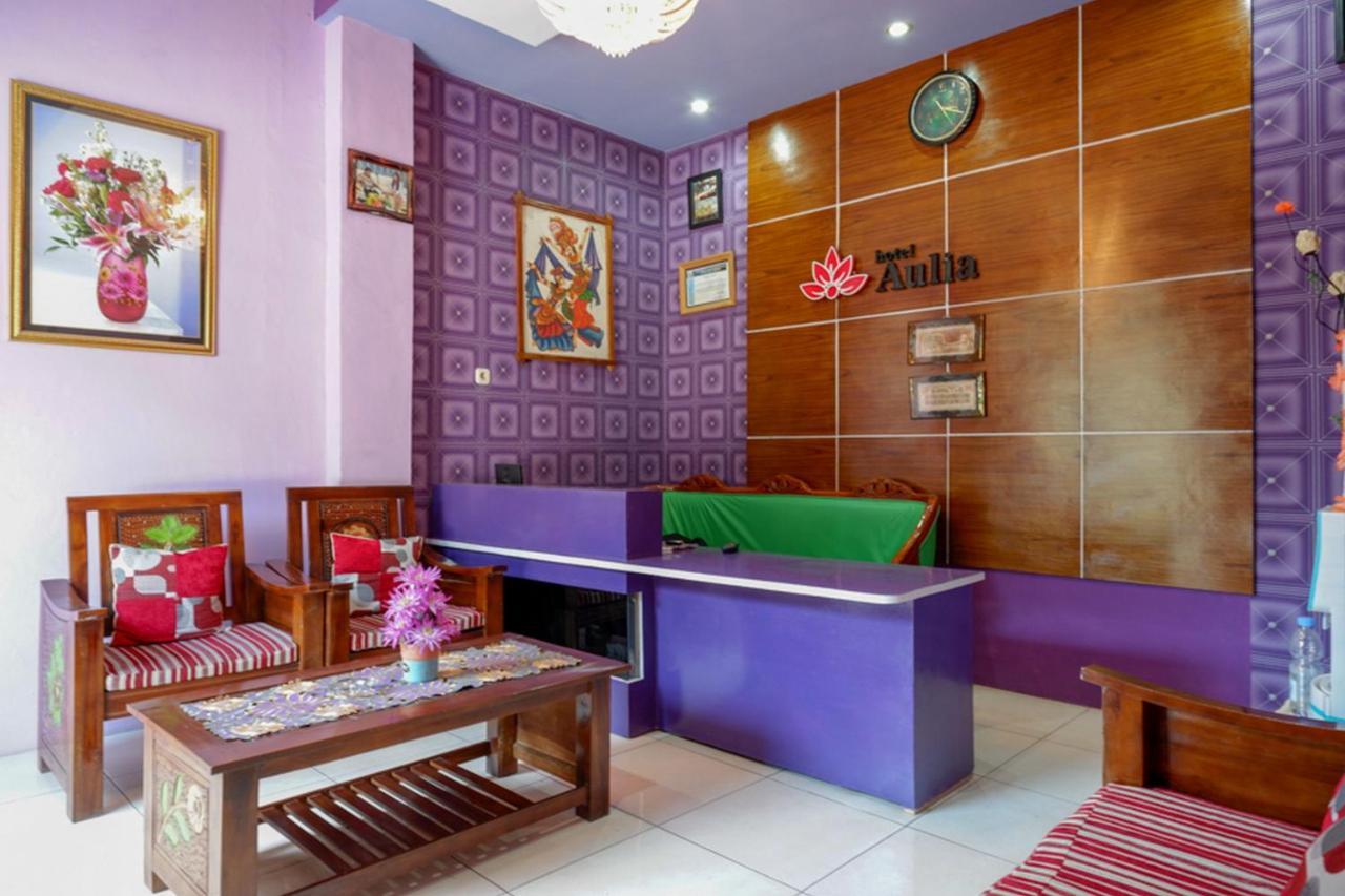 Reddoorz @ Hotel Aulia Majene Екстер'єр фото