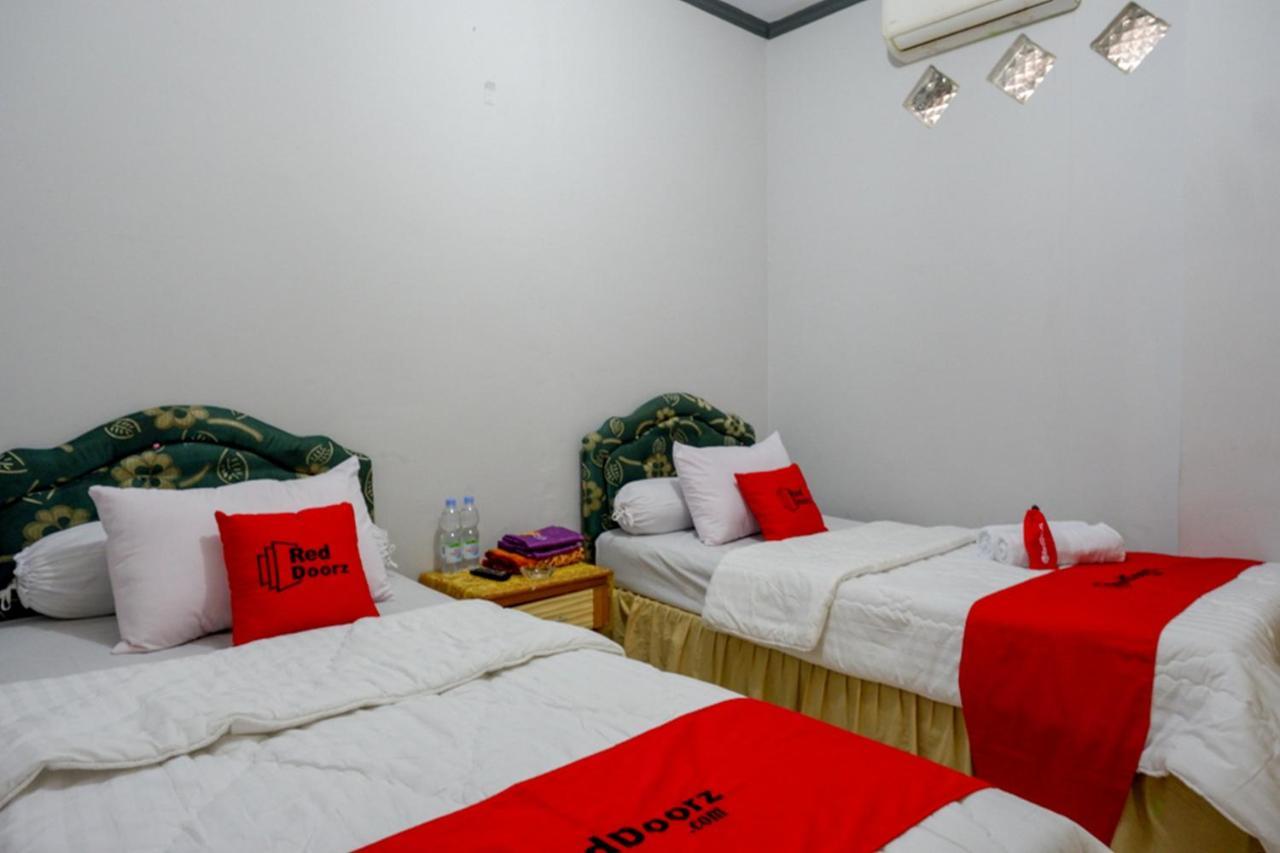 Reddoorz @ Hotel Aulia Majene Екстер'єр фото