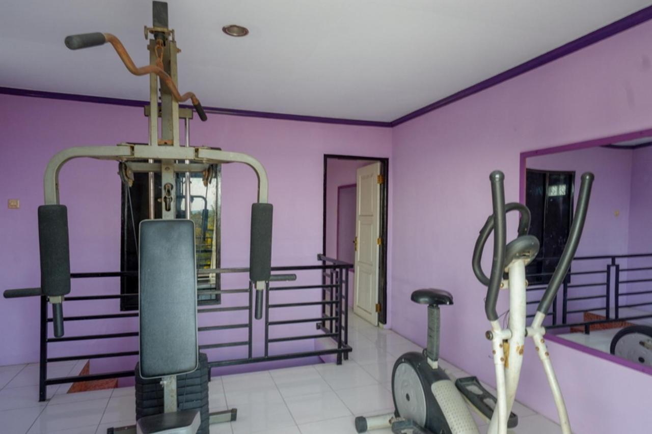 Reddoorz @ Hotel Aulia Majene Екстер'єр фото