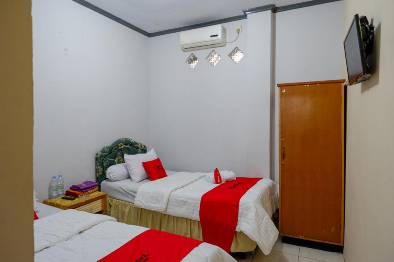 Reddoorz @ Hotel Aulia Majene Екстер'єр фото