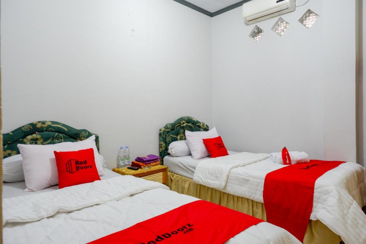 Reddoorz @ Hotel Aulia Majene Екстер'єр фото