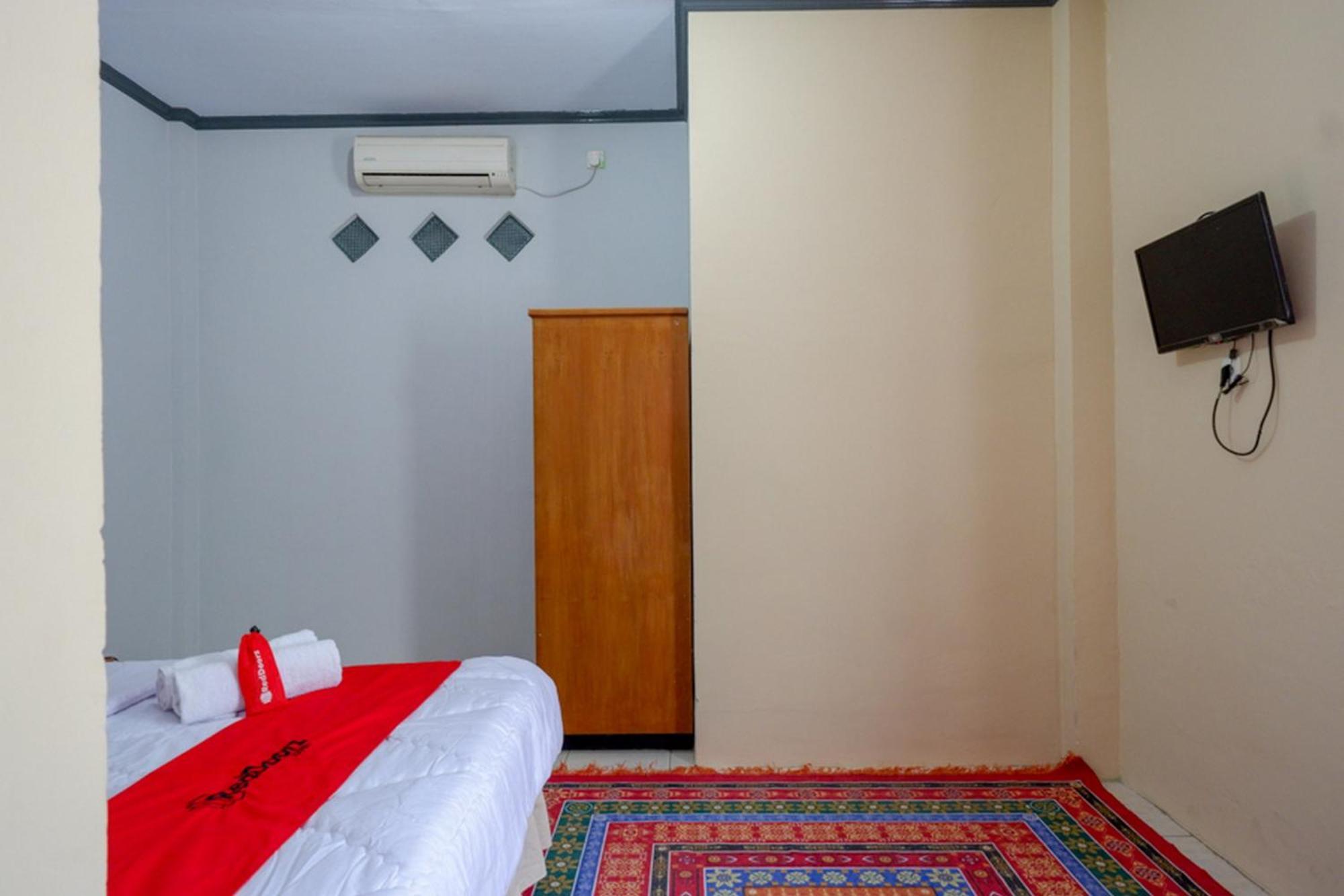 Reddoorz @ Hotel Aulia Majene Екстер'єр фото