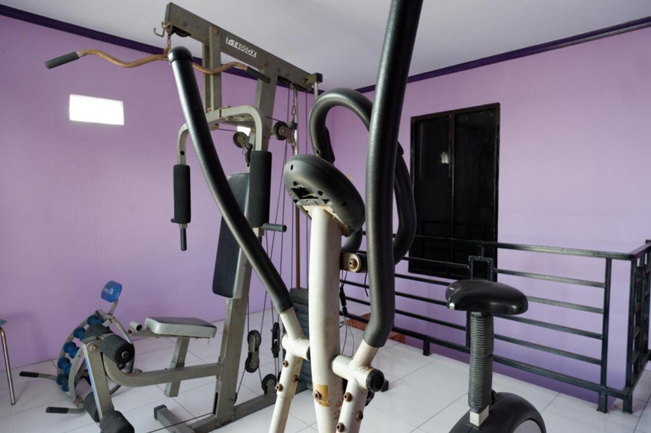 Reddoorz @ Hotel Aulia Majene Екстер'єр фото